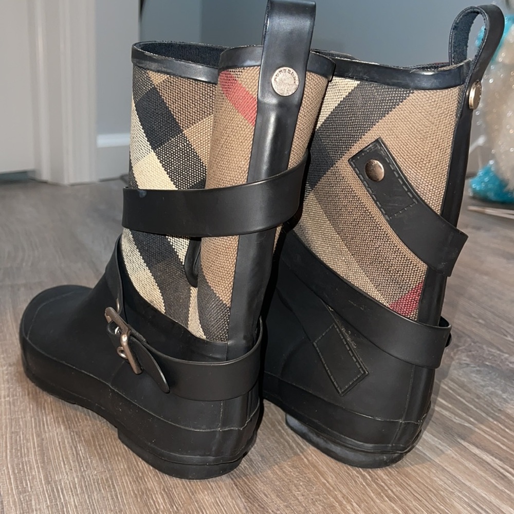 Authentic Burberry Rainboots 8.5 - Picture 6 of 11
